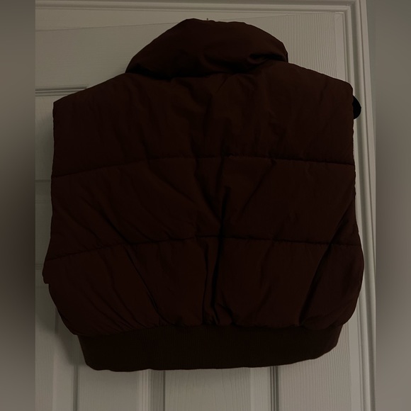 ZARA CROPPED PUFFER VEST SS22
BROWN - Picture 10 of 15